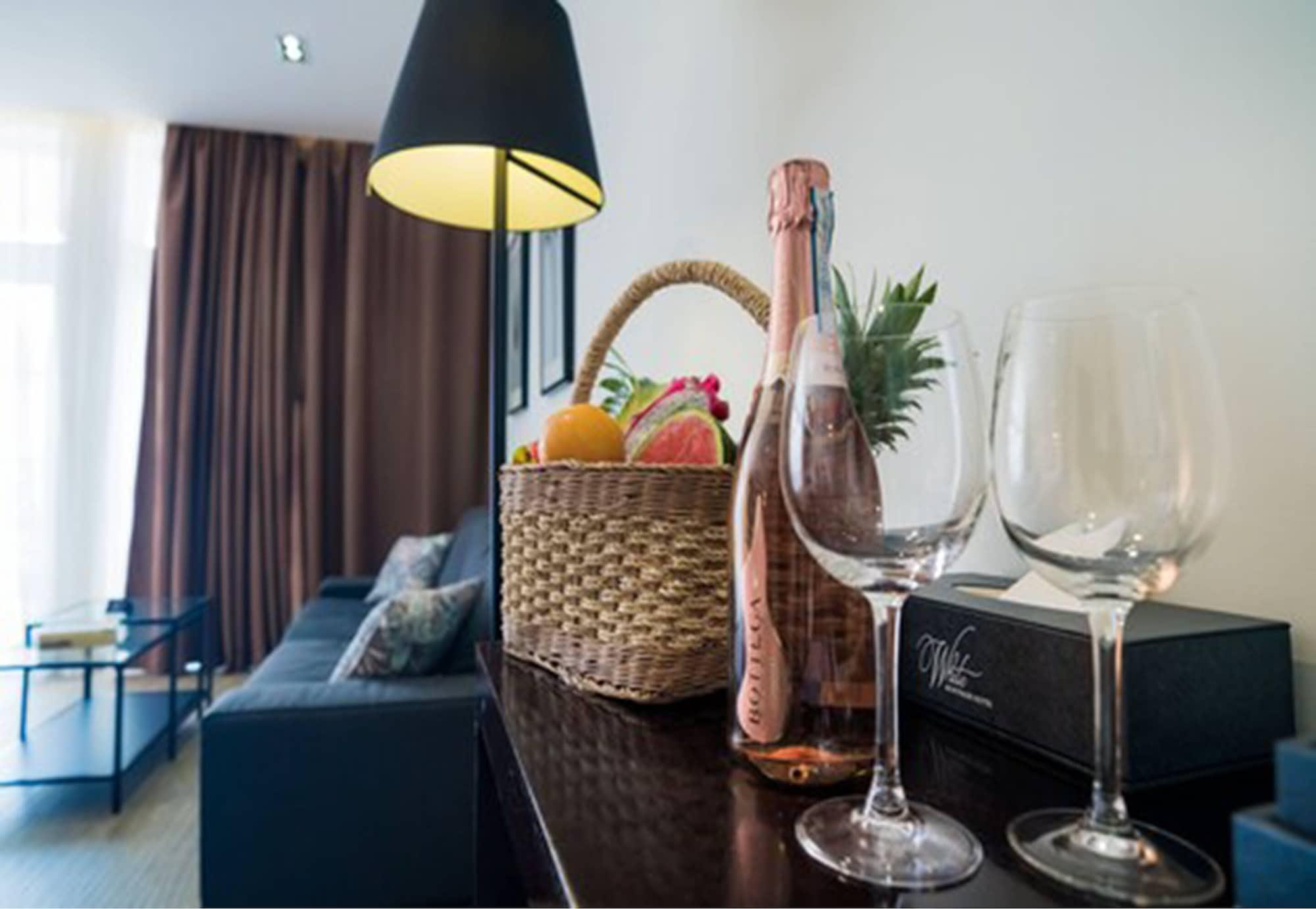White Boutique Hotel And Residences Sihanoukville Exterior foto